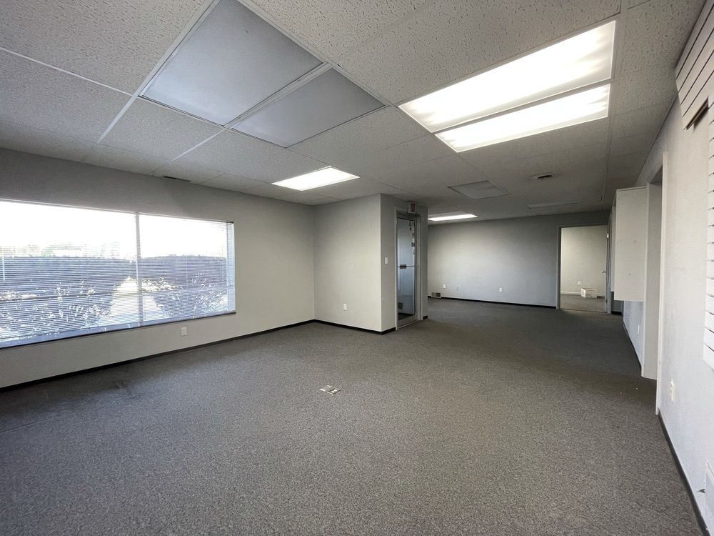 Industrial/Flex: 705 Greenway Dr, Columbus, IN 47201